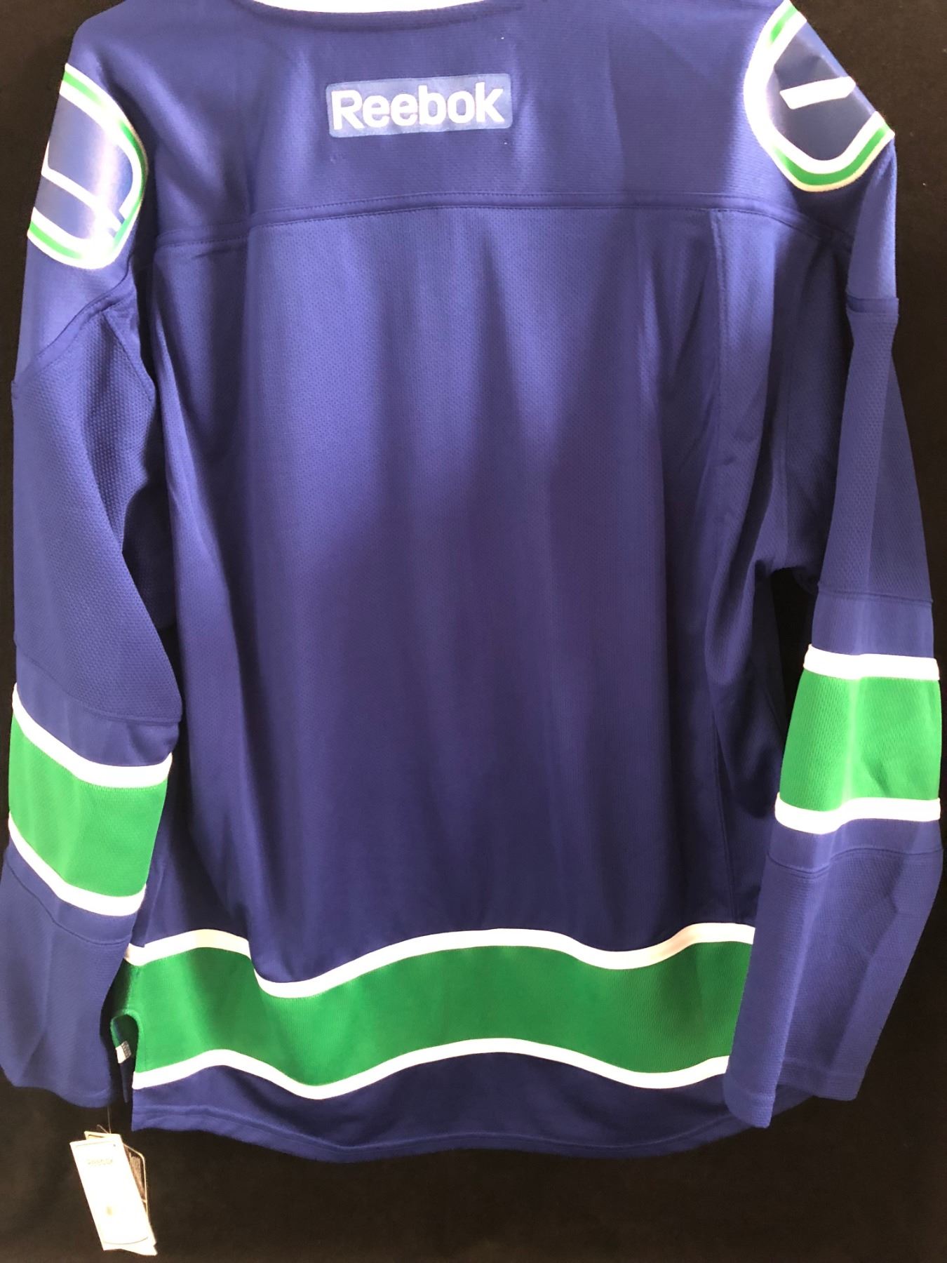 MULTI SIGNED VANCOUVER CANUCKS HOCKEY JERSEY
