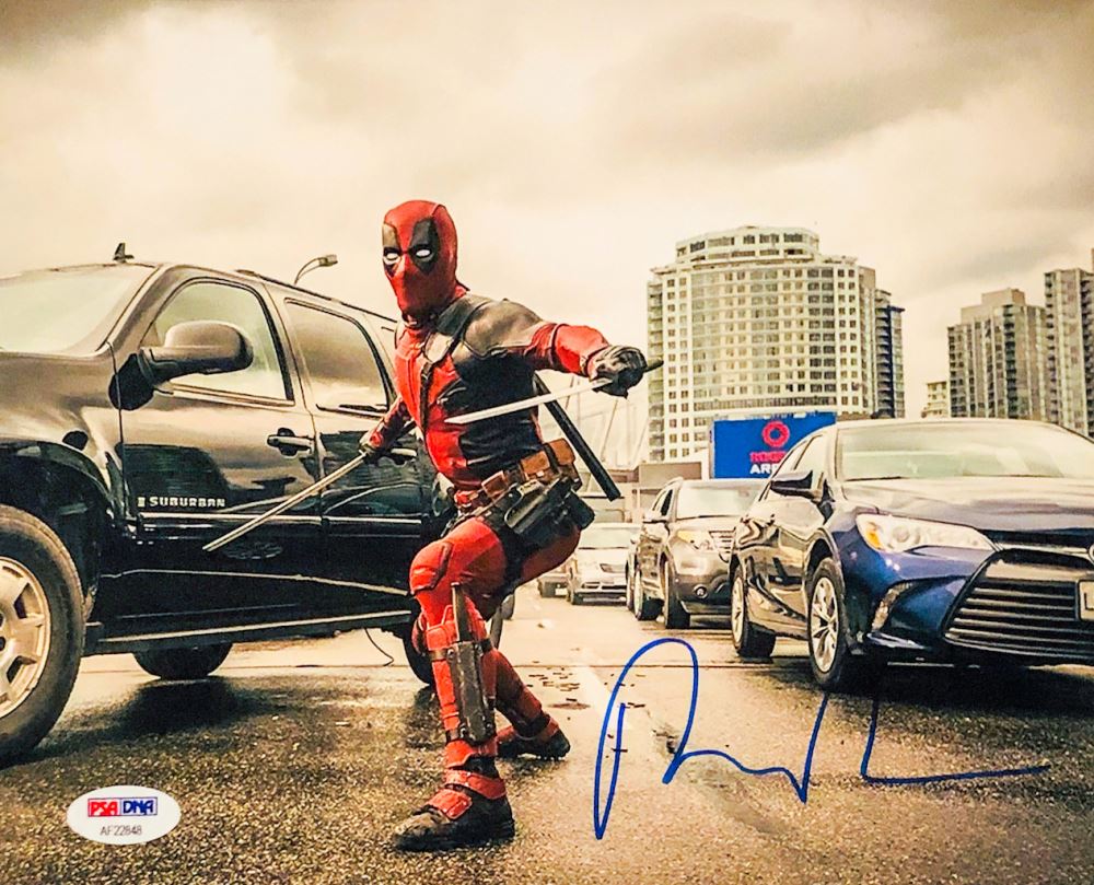 Ryan Reynolds Signed "Deadpool" 8x10 Photo (PSA COA)