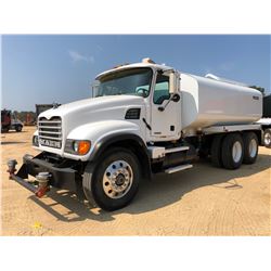 2004 MACK CV713 WATER TRUCK, VIN/SN:1M2AG11Y24M013241 - T/A, MACK DIESEL ENGINE, 10 SPEED TRANS, WAT