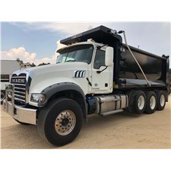 2019 MACK GU713 DUMP TRUCK, VIN/SN:1M2AX07C9KM041430 - TRI AXLE, 455 HP MACK MP8 ENGINE, MACK M-DRIV