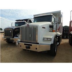 2012 KENWORTH T800 DUMP TRUCK, VIN/SN:1NKDLP0X3CJ323180 - TRI AXLE, 455HP PACCAR ENGINE, 8LL TRANS, 