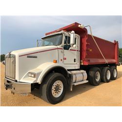 2011 KENWORTH T800 DUMP TRUCK, VIN/SN:1NKDXUTX3BJ281008 - TRI-AXLE, ALLISON A/T, 46K REARS, 20K FRON