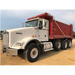 2011 KENWORTH T800 DUMP TRUCK, VIN/SN:1NKDXUTX7BJ281013 - TRI-AXLE, CAT C13 ENGINE, ALLISON A/T, 46K