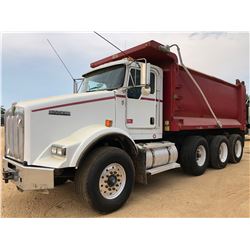 2011 KENWORTH T800 DUMP TRUCK, VIN/SN:1NKDXUTX9BJ281014 - TRI-AXLE, CAT C13 ENGINE, ALLISON A/T, 46K
