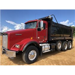 2012 KENWORTH T800 DUMP TRUCK, VIN/SN:1NKDX4TX3CJ300349 - TRI-AXLE, 450HP CUMMINS DIESEL ENGINE, AUT