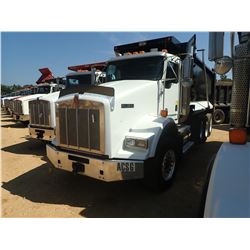 2010 KENWORTH T800 DUMP TRUCK, VIN/SN:1NKDX4TX7AJ268762 - TRI AXLE, 500HP CUMMINS ISX ENGINE, 8LL TR