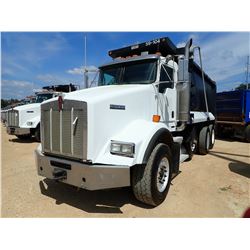 2007 KENWORTH T800 DUMP TRUCK, VIN/SN:1NKDXBTX57J181620 - TRI-AXLE, 475 HP CAT C15 ENGINE, 8LL TRANS