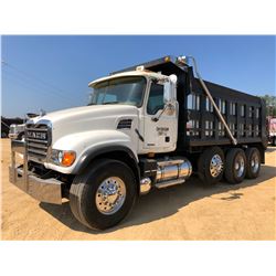 2007 MACK CV713 DUMP, VIN/SN:1M2AG11C17M046076 - TRI-AXLE, MACK AMI-370 ENGINE TRANS, STEERABLE 3RD 