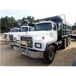 2001 MACK RD690S DUMP TRUCK, VIN/SN:1M2P264C91M032211 - MACK EM7-300 ENGINE, MACK 7 SPEED TRANS, 18'