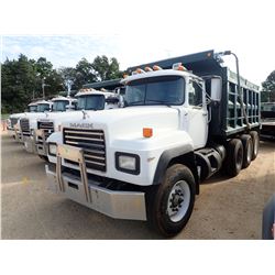 2001 MACK RD690S DUMP TRUCK, VIN/SN:1M2P264C71M032210 - TRI-AXLE, MACK EM7-300 ENGINE, MACK 7 SPEED 