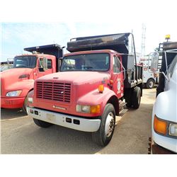 2001 INTERNATIONAL 4900 DUMP TRUCK, VIN/SN:1HTSDAAR01H352873 - S/A, IHC DT466E ENGINE, ALLISON A/T, 