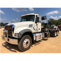 2018 MACK GU713 ROLL OFF TRUCK, VIN/SN:1M2AX09C1JM040199 - T/A, 415 HP MACK MP8 ENGINE, MACK M-DRIVE