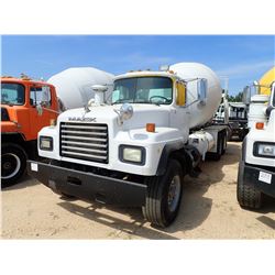 1998 MACK DM690S CONCRETE TRUCK, VIN/SN:1M2P289C9WM026291 - T/A, MACK EM7-300 ENGINE, 8 SPEED TRANS,