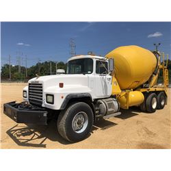 1996 MACK RD69OS CONCRETE TRUCK, VIN/SN:1M2P289C3TM022037 - T/A, MACK DIESEL, 8 SPEED TRANS, 44K REA