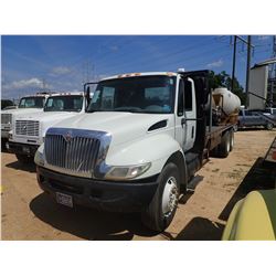 2005 INTERNATIONAL 4400 FLATBED, VIN/SN:1HTMSADRX5J024448 - T/A, IHC DIESEL ENGINE, 10 SPEED TRANS, 
