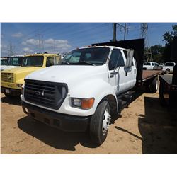 2000 FORD F650 FLATBED, VIN/SN:3FDNW6514YMA05196 - S/A, CREW CAB, CUMMINS ENGINE, 5 SPEED TRANS, GVW