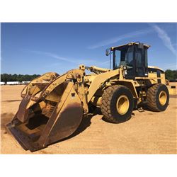 1999 CATERPILLAR 938G WHEEL LOADER, VIN/SN:6WS01487 - WICKER FORKS W/ TOP CLAMP, WICKER FORK MOUNTED