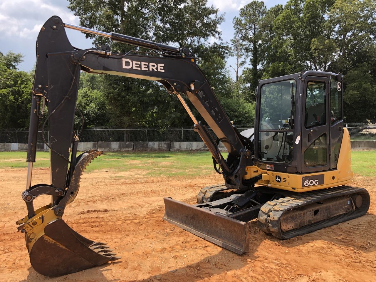 2014 JOHN DEERE 60G HYDRAULIC EXCAVATOR, VIN/SN285878 6' STICK, 24