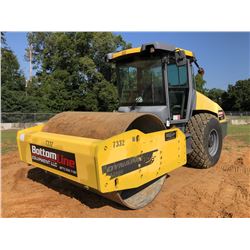 2014 DYNAPAC CA2500D ROLLER, VIN/SN:A014968 - VIBRATORY, 84" SMOOTH DRUM, CUMMINS DIESEL, CAB, A/C, 