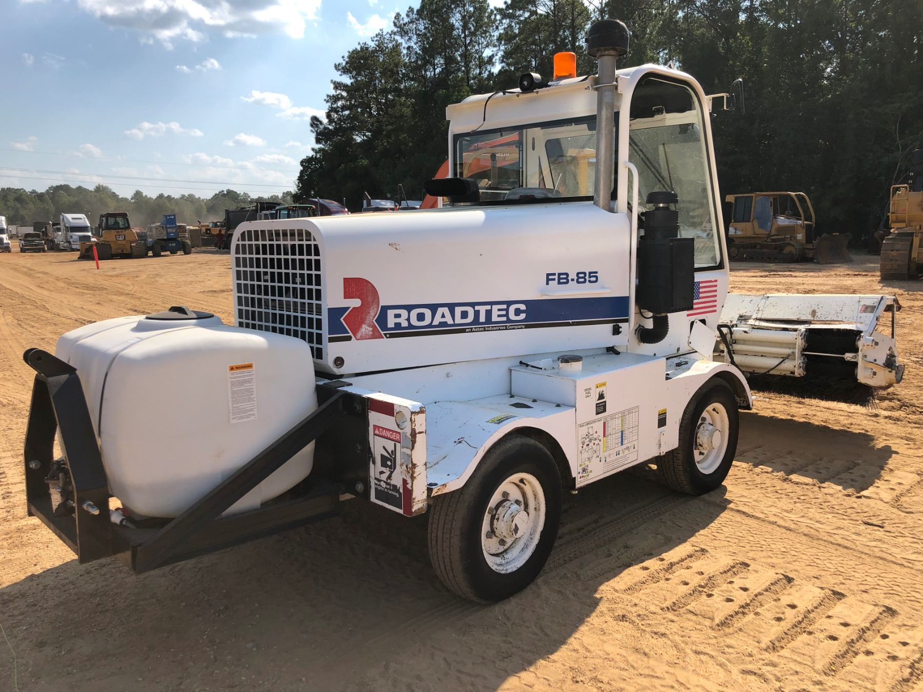 2011 ROADTEC FB85-152 BROOM, VIN/SN:C96488 - 8' BROOM, CAB, A/C, METER ...