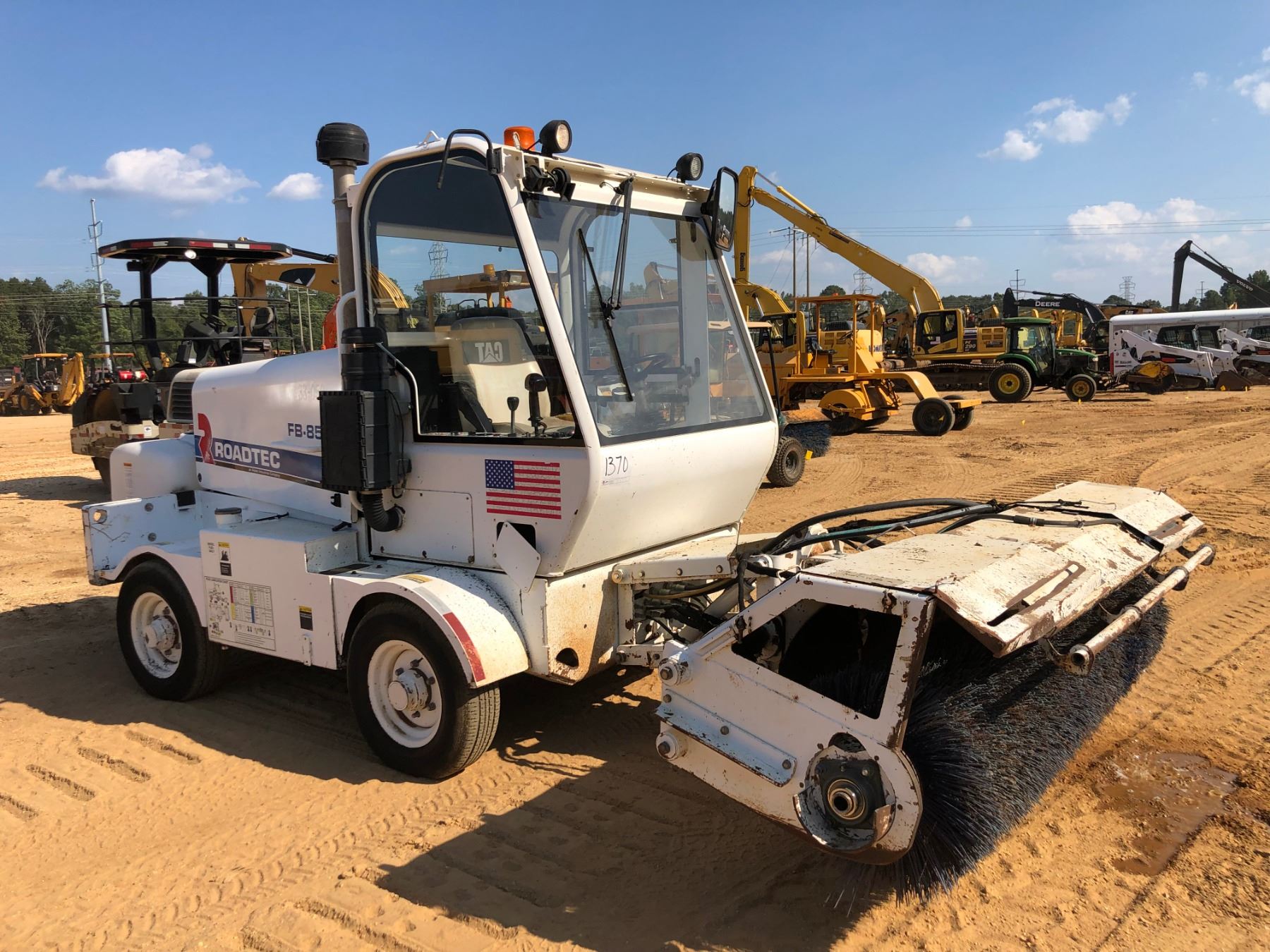 2011 ROADTEC FB85-152 BROOM, VIN/SN:C96488 - 8' BROOM, CAB, A/C, METER ...