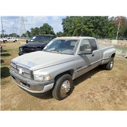 1999 DODGE RAM 3500 DULLEY, VIN/SN:1B7MC3364XJ527067 - EXTENDED CAB, CUMMINS TURBO DIESEL ENGINE, A/