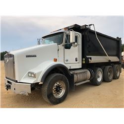 2014 KENWORTH T800 DUMP TRUCK, VIN/SN:1NKDX4TX9EJ405285 - TRI AXLE, 450 HP CUMMINS ISX 15 ENGINE, 8L