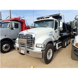 2013 MACK GU713 DUMP, VIN/SN:1M1AX09Y1DM017025 - TRI-AXLE, 415HP MACK MP8 415C ENGINE, 9 SPEED TRANS