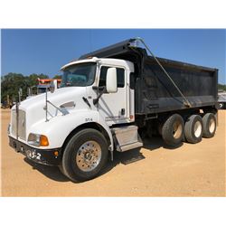 2008 KENWORTH T300 DUMP TRUCK, VIN/SN:3WKMAZ7X15F083910 - TRI AXLE, CUMMINS ISC ENGINE, 8 SPEED TRAN