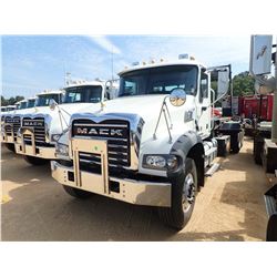 2018 MACK GU713 ROLL OFF TRUCK, VIN/SN:1M2AX09C6JM040201 - T/A, 415 HP MACK MP8 ENGINE, MACK M-DRIVE
