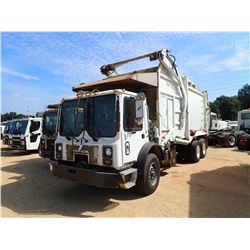 2002 MACK MR690S GARBAGE TRUCK, VIN/SN:1M2K185C12M008915 - T/A, 300 HP EM7 MACK DIESEL ENGINE, 7 SPE