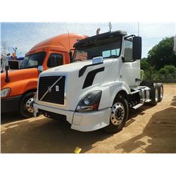 2012 VOLVO TRUCK TRACTOR, VIN/SN:4V4NC9EH7CN558598 - T/A, D13 VOLVO DIESEL ENGINE, 10 SPD TRANS, 38K