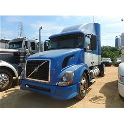 2006 VOLVO TRUCK TRACTOR, VIN/SN:4V4V19GG76N424589 - S/A, VOLVO VED12 DIESEL ENGINE, 10 SPEED TRANS,