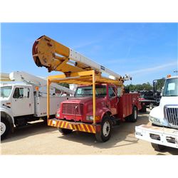 2000 INTERNATIONAL 4900 BUCKET TRUCK, VIN/SN:1HTSDAAN8YH261454 - IHC DT 466E ENGINE, 6 SPEED TRANS, 
