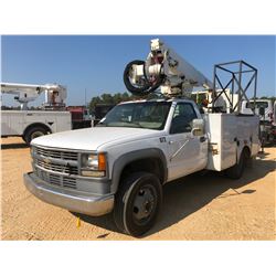 2001 CHEVROLET BUCKET TRUCK, VIN/SN:3GBKC34F61M112966 - S/A, DURAMAX DIESEL ENGINE, A/T, ALTEC SERVI