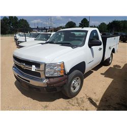 2009 CHEVROLET 2500HD SERVICE TRUCK, VIN/SN:1GCHC44K79E131245 - V8 GAS ENGINE, A/T, STAHL SERVICE BO