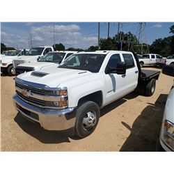 2017 CHEVROLET 3500HD FLATBED, VIN/SN:1GC4KYCYXHF216006 - 4X4, CREW CAB, DURAMAX DIESEL ENGINE, A/T,