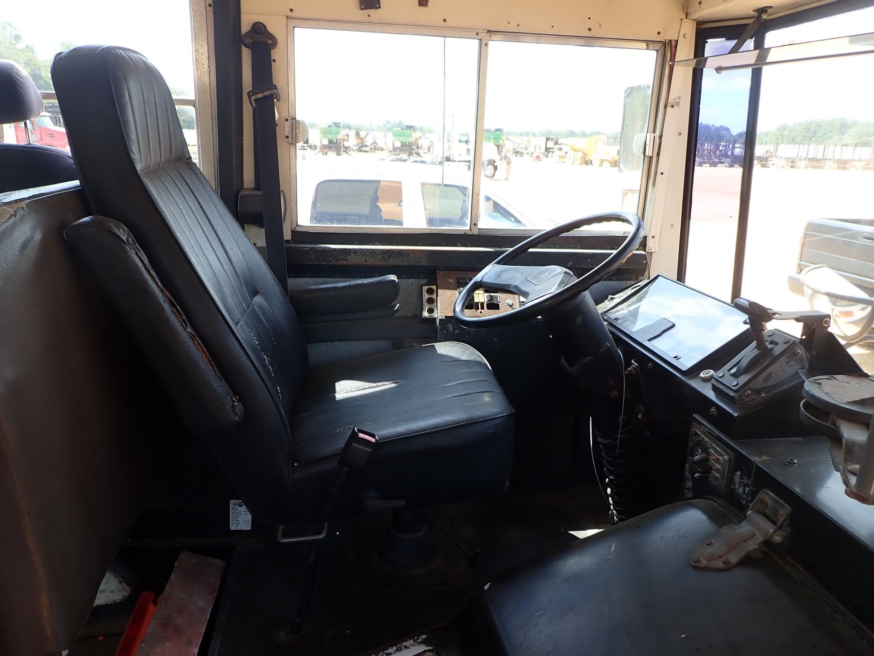 1996 INTERNATIONAL AMTRAN IS3900 PASSENGER BUS, VIN/SN ...