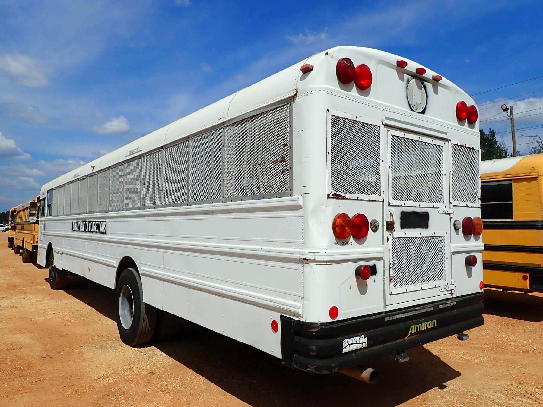 1996 INTERNATIONAL AMTRAN IS3900 PASSENGER BUS, VIN/SN ...