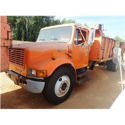 1999 INTERNATIONAL 4700 DUMP TRUCK, VIN/SN:1HTSCABLXXH602951 - S/A, IHC DIESEL ENGINE, A/T, 20' DUMP