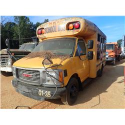 2001 GMC BUS, VIN/SN:1GDHG31F6Y1219842 - DIESEL ENGINE, A/T (COUNTY OWNED) (DOES NOT OPERATE)