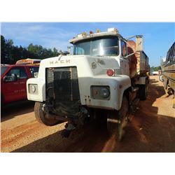 1986 MACK RS688L-ST WATER TRUCK, VIN/SN:1M2T160Y5GM003204 - MACK DIESEL ENGINE, 5 +2 SPEED TRANS, WA
