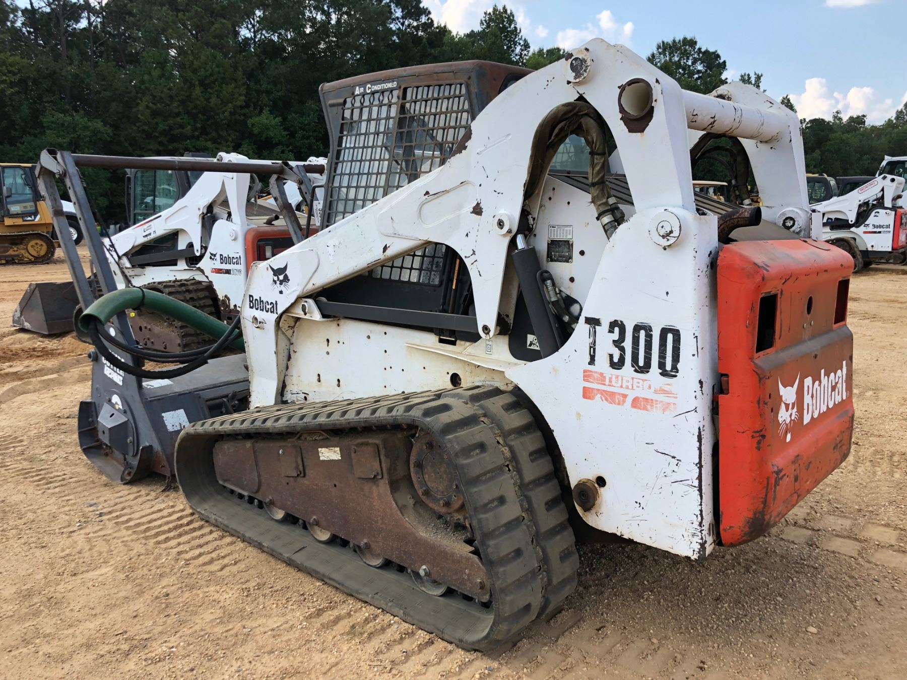BOBCAT T300 SKID STEER LOADER, VIN/SN525412136 CRAWLER, LOFTNESS