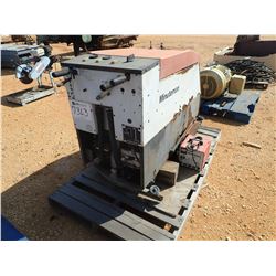 HAKO MINUTEMAN FLOOR SCRUBBER/VACUUM (B-9)