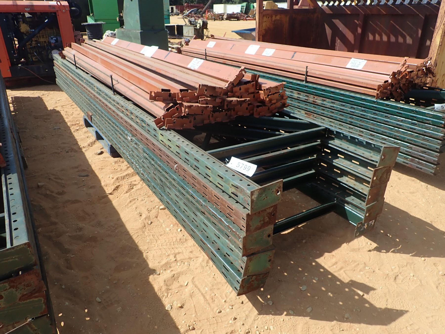 Pallet Side Rails PALLET SUPPORT RAILS W/UPRIGHT (B9)