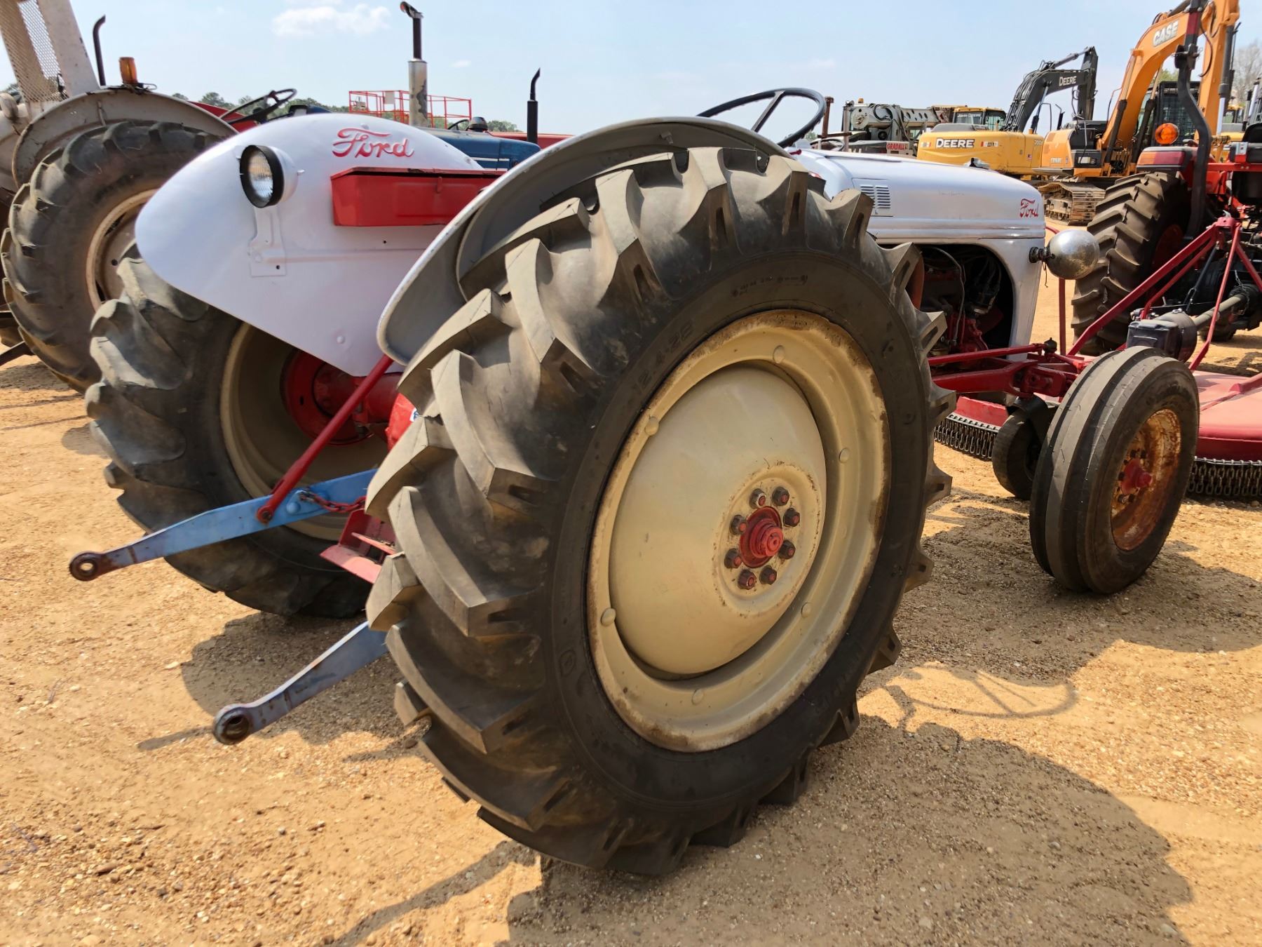 1952 FORD 8N FARM TRACTOR, GAS ENGINE, 12.428 REAR TIRES