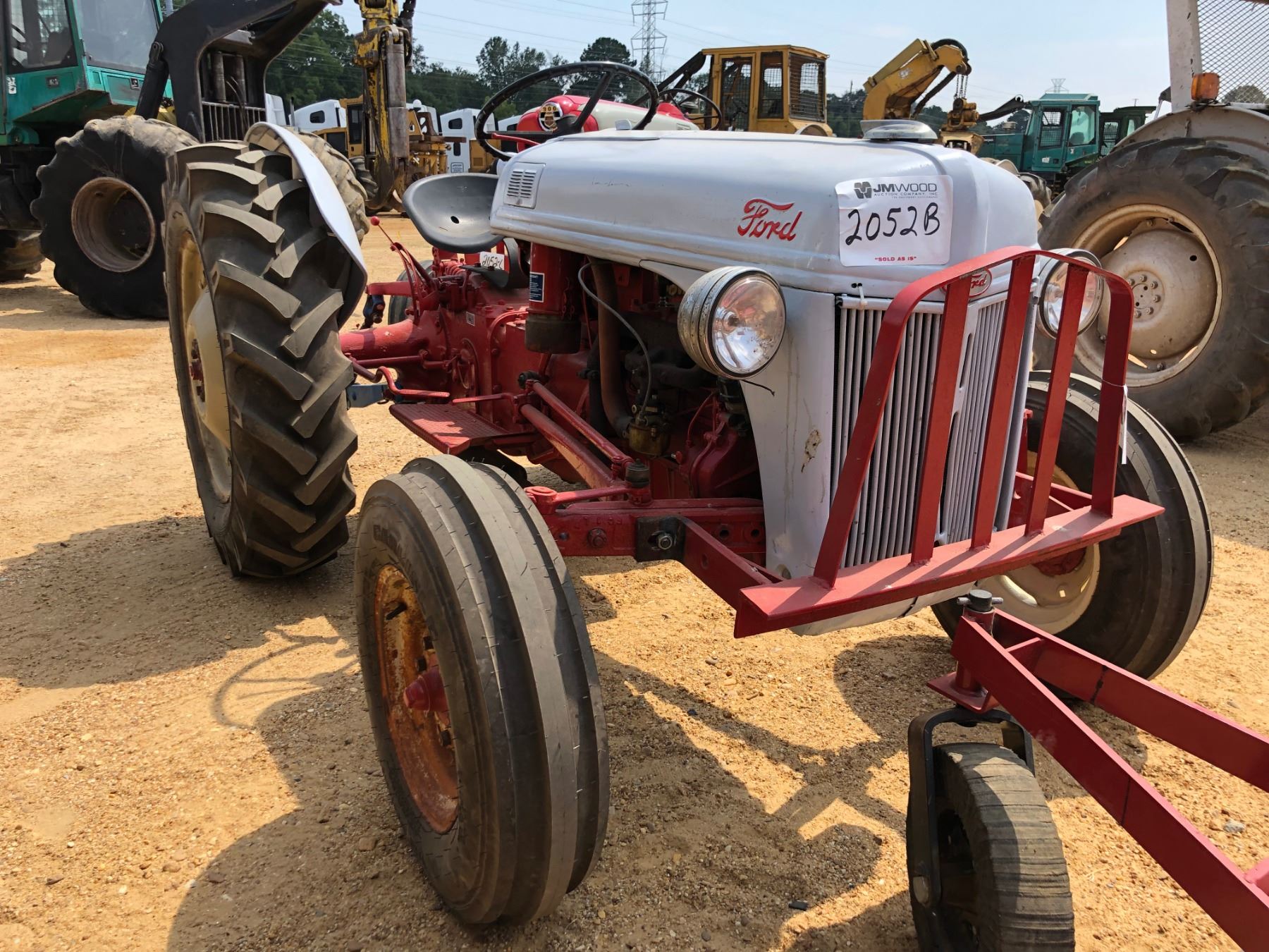 1952 FORD 8N FARM TRACTOR, GAS ENGINE, 12.428 REAR TIRES