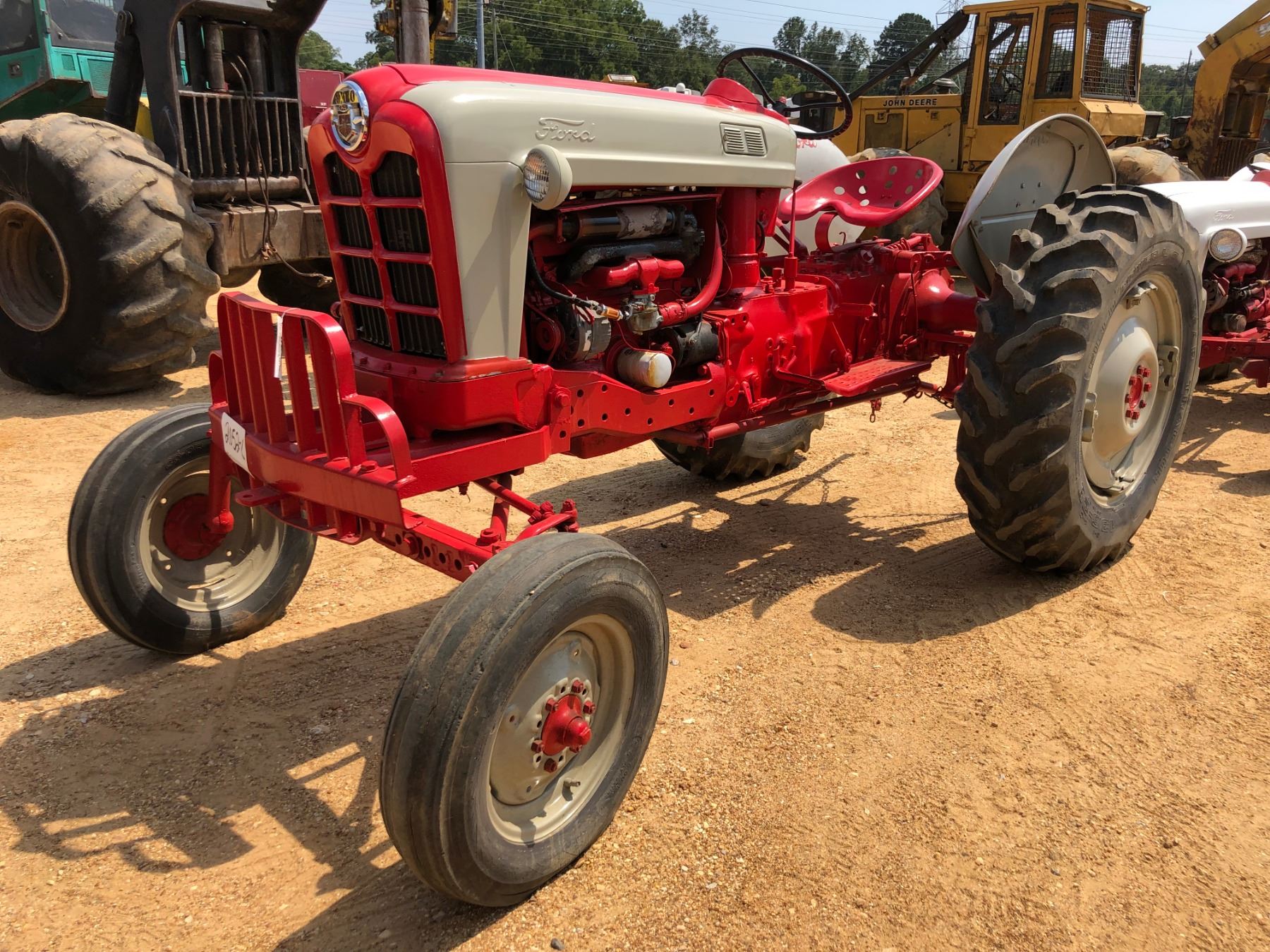 Ford 900 Engine FORD 900 HIGH CROP FARM TRACTOR, VIN/SN:142536 - 13.6-28 TIRES
