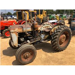 FORD 4000 FARM TRACTOR, -13.6-28 TIRES