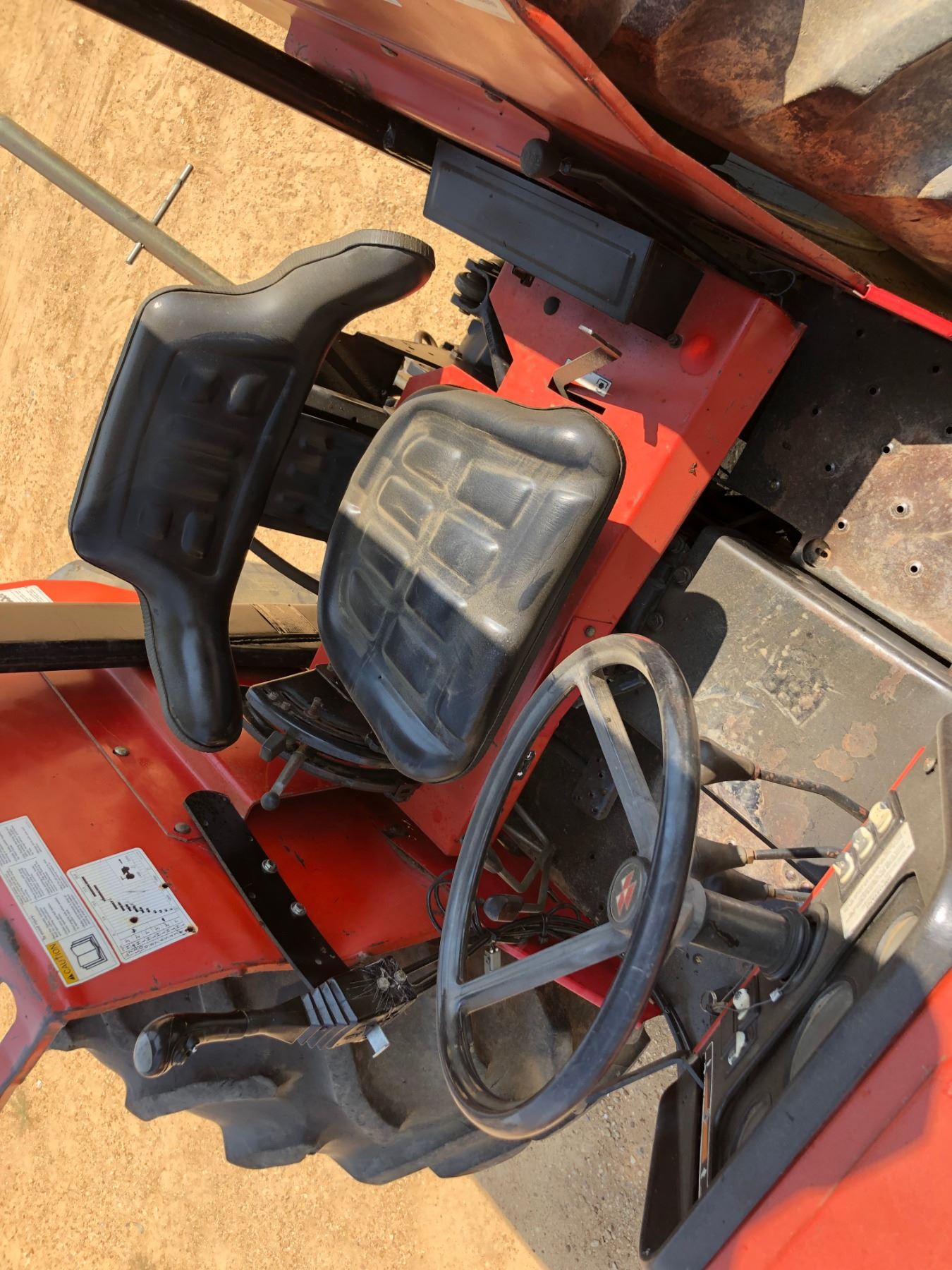 MASSEY FERGUSON 492 FARM TRACTOR, VIN/SN8029BM32082 MFWD, 2 REMOTES